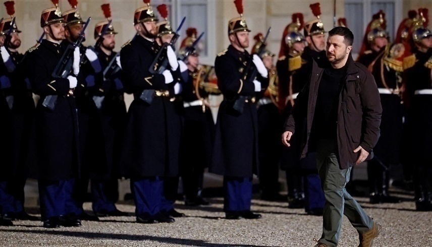 الرئيس الأوكراني زيلينسكي خلال زيارته لقصر الإليزيه في باريس (وكالات)