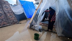 أمطار غزيرة تغرق خيام النازحين في غزة