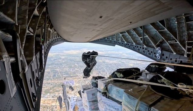 "طيور الخير".. الإمارات تنفذ الإنزال الجوي الـ13 للمساعدات على غزة