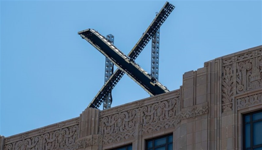 شعار إكس فوق مبنى الشركة (أرشيف / غيتي)