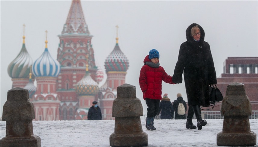 روسية مع طفلها في موسكو (أرشيف)