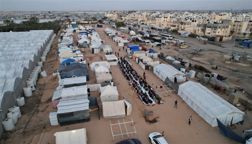 مخيم للنازحين الفلسطينيين في رفح (رويترز)