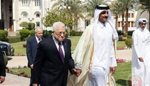 عباس وأمير قطر يبحثان آخر التطورات في غزة