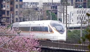 400 كيلومتر/ساعة.. قطار صيني جديد فائق السرعة