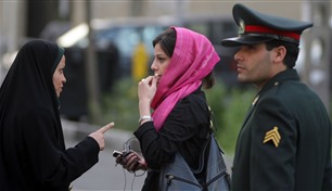 تقرير يرصد حملات قمع وحشية ضد النساء في إيران