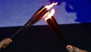 شعلة أولمبياد باريس تنطلق بحراً إلى فرنسا