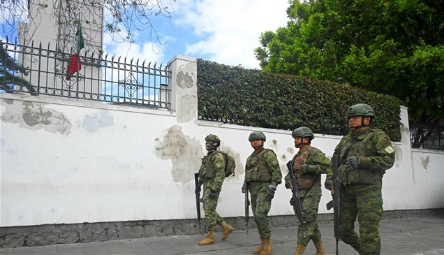 الطاقم الدبلوماسي المكسيكي يستعد لمغادرة الإكوادور بعد قطع العلاقات