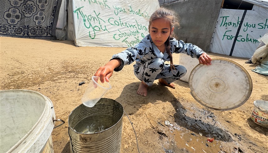 طفلة فلسطينية في مخيمات رفح (رويترز)