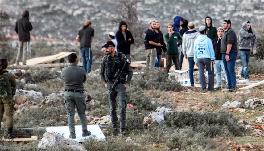 جنود ومستوطنون إسرائيليون في الضفة الغربية (أرشيف)