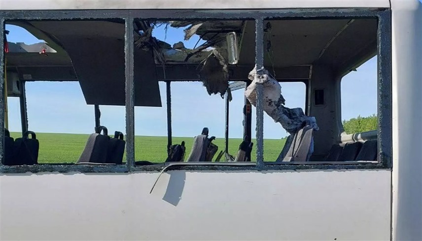 صورة متداولة للحافلة الروسية المستهدفة بالهجوم الأوكراني (إكس)