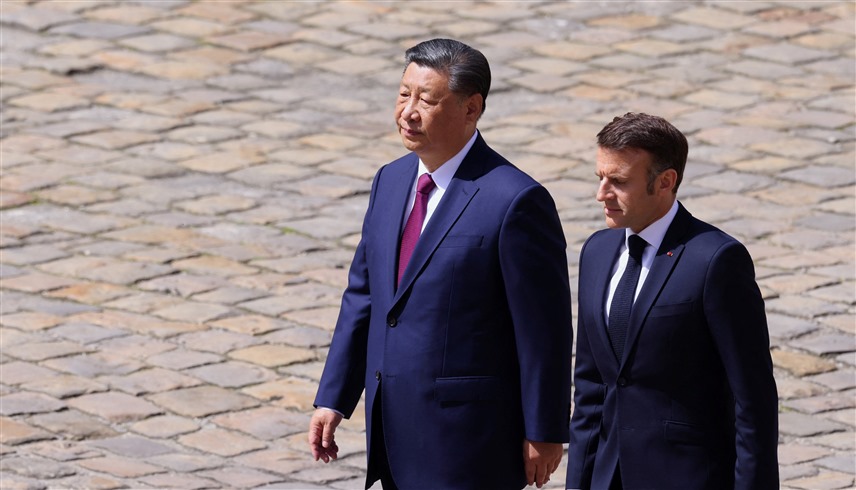 الرئيسان الصيني شي جين بينغ والفرنسي إيمانويل ماكرون (رويترز)