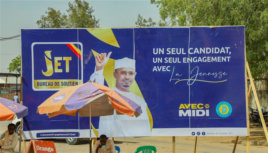 لافتة انتخابية لرئيس تشاد المؤقت محمد إدريس ديبي إتنو (إكس)