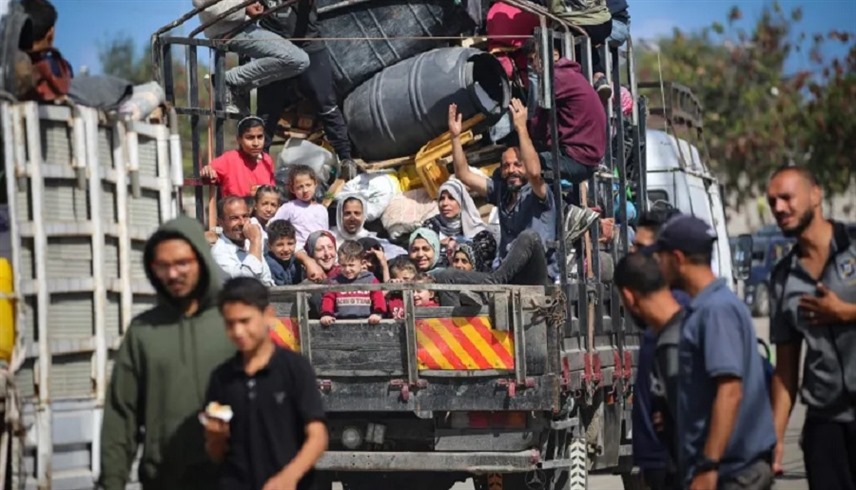 نازحون فلسطينيون يفرون من رفح بعد الاجتياح الإسرائيلي (إكس)