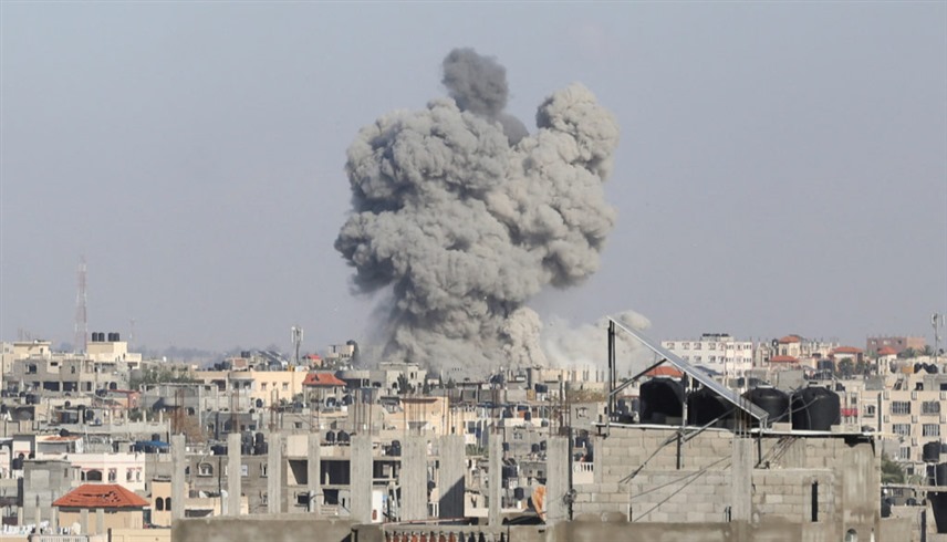 قصف مدينة رفح أمس (رويترز)