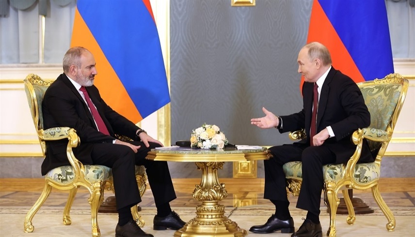 الرئيس الروسي فلاديمير بوتين خلال لقائه مع رئيس الوزراء الأرميني نيكول باشينيان  في الكرملين (روسيا اليوم)