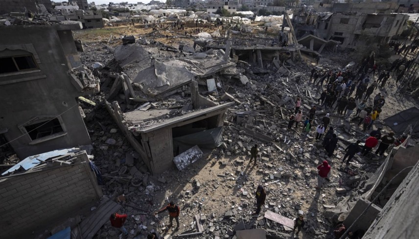 جانب من القصف الإسرائيلي لقطاع غزة (رويترز)