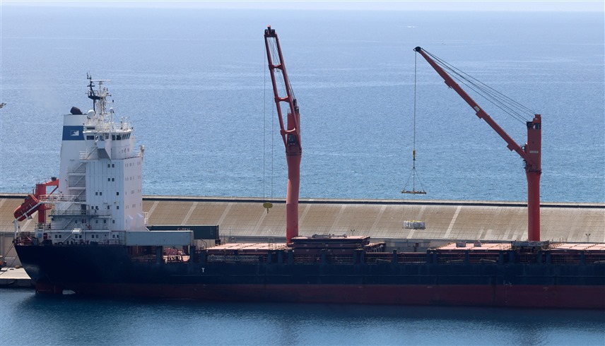 سفن الشحن بالقرب من سواحل اليمن (رويترز)