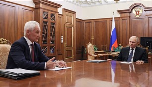 بوتين يعين "مدنياً" في منصب وزير الدفاع.. من هو أندريه بيلوسوف؟