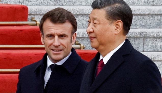 قبل زيارة شي.. ماكرون يتعهد بإشراك بكين في القضايا الدولية