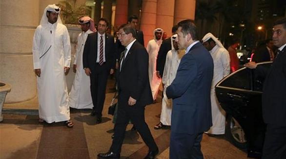 رئيس الوزراء التركي أحمد داود أوغلو عند وصوله إلى الدوحة(ترك برس)