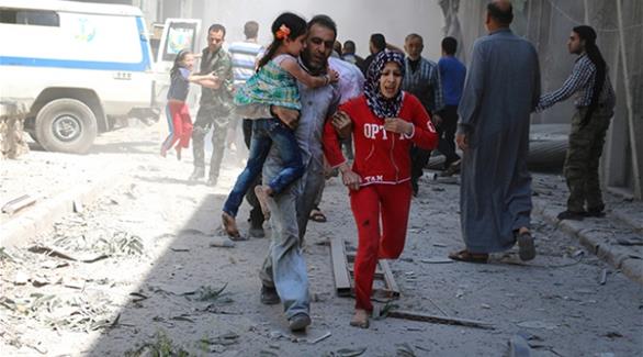 سكان حلب يهرولون بعيداَ عن القصف (أرشيف)
