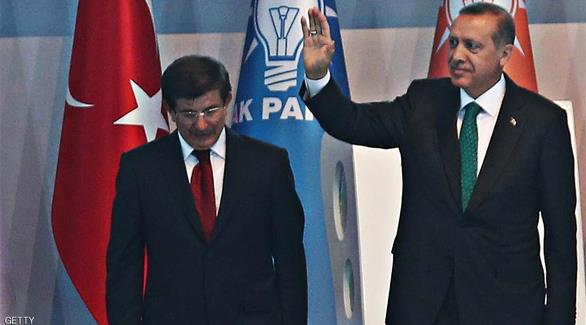 الرئيس التركي رجب طيب أردوغان ورئيس الوزراء التركي أحمد داود أوغلو (أرشيف)