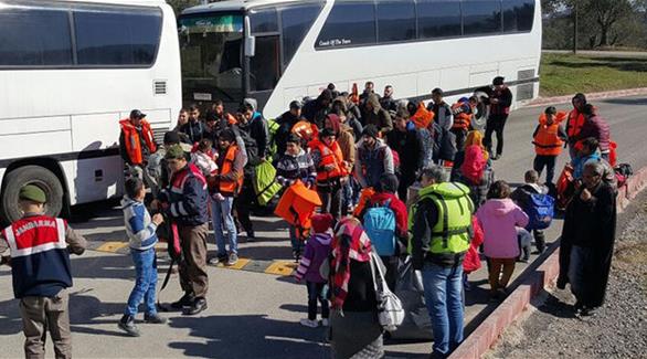 اليونان تعيد مجموعة من اللاجئين إلى البلان التي قدموا منها (أرشيف)