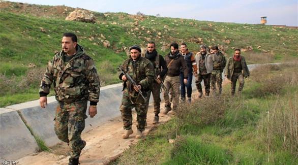 دورية لعناصر من القوات الحكومية والميليشيات المؤيدة لها في ريف حلب (سكاي نيوز)