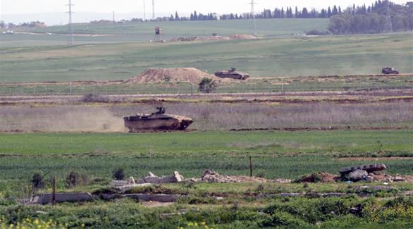 آليات عسكرية إسرائيلية بالقرب من الحدود مع غزة (أرشيف)