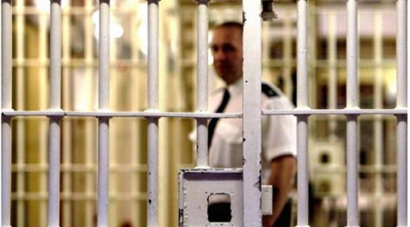 شرطي داخل أحد السجون البريطانية (أرشيف) 