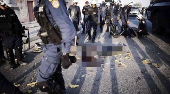 قوات الأمن البحرينية بموقع تفجير قتل فيه 3 عناصر للشرطة احدهم ضابط إماراتي عام 2014 (أرشيف)