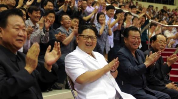 زعيم كوريا الشمالية أثناء المباراة (وكالة يونهاب)