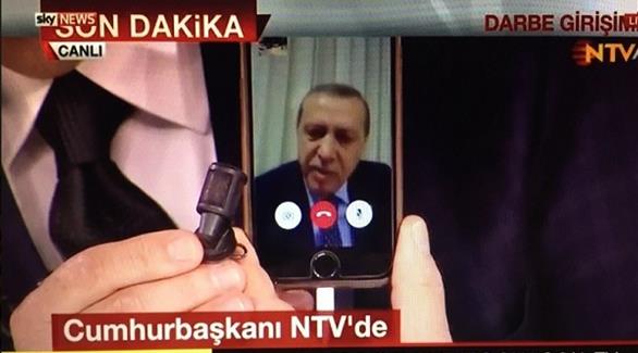 أردوغان يحشد أنصاره ضد الانقلاب عبر جهاز هاتف محمول(أرشيف)