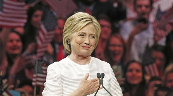هيلاري كلينتون أثناء مؤتمر انتخابي في كاليفورنيا (رويترز)