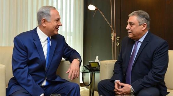 سفير مصر لدى تل أبيب حازم خيرت مع نتانياهو(أرشيف)