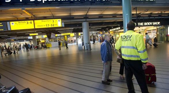 عناصر من الأمن في مطار هولندي (أرشيف)