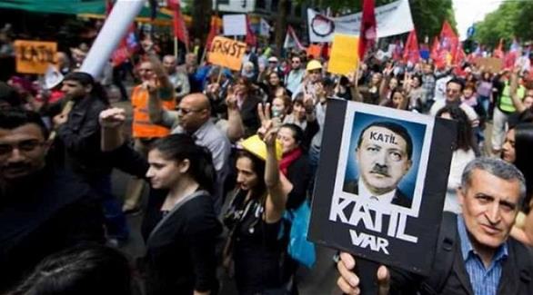 مظاهرة مناهضة للرئيس التركي رجب طيب أردوغان (أرشيف)