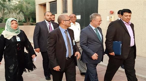 أعضاء من وفد الحكومة اليمنية إلى مفاوضات السلام في الكويت (أرشيف)