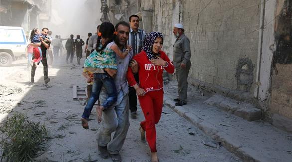 عائلات في حلب وسط الدمار (أرشيف)