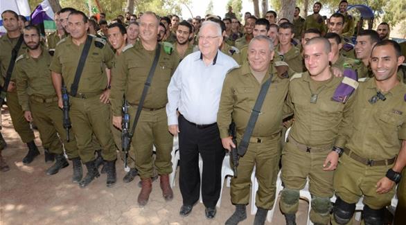 الرئيس الإسرائيلي مع عناصر الجيش(24)