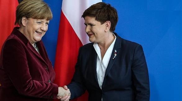 رئيسة الوزراء البولندية بياتا شيدلو تلتقي بالمستشارة الألمانية انغيلا ميركل (أرشيف)