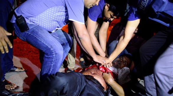 أحد المصابين في هجوم دكا (أرشيف)
