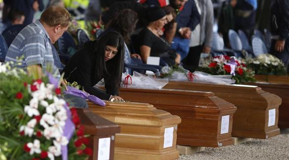 أقارب الضحايا أثناء مراسم الجنازة في أماتريسي، إيطاليا. (سيبيا / ريكس)