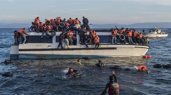 أثناء غرق قارب مهاجرين في البحر المتوسط (أرشيف)