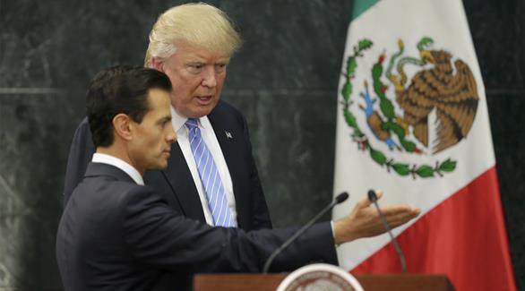 ترامب أثناء لقاء الرئيس المكسيكي أمس(رويترز)