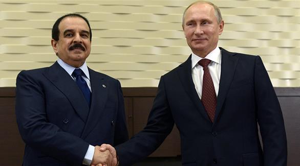 الرئيس الروسي فلاديمير بوتين وملك البحرين حمد بن عيسى آل خليفة (أرشيف)