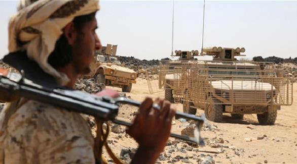 قوات من الجيش وأحد أفراد المقاومة الشعبية في اليمن (أرشيف)