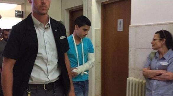 أثناء توجه الطفل أحمد مناصرة إلى جلسة المحكمة في القدس (أرشيف)