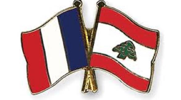 العلم اللبناني والعلم الفرنسي (أرشيف)