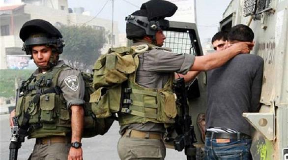 اعتقالات شبه يومية للفلسطينيين في الضفة الغربية المحتلة بزعم أنهم مطلوبون للأمن (أرشيف)